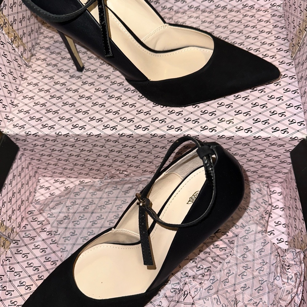 Size10 Victoria Secret black leather & suede stiletto high heels w/ankle strap